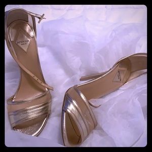 Aperlai gold shoes